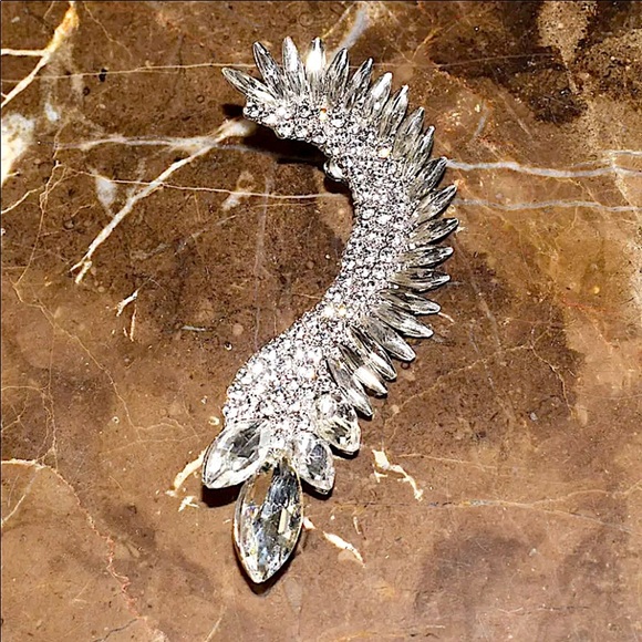 Crystal Rhinestone Ear Cuff Earring - Picture 4 of 7